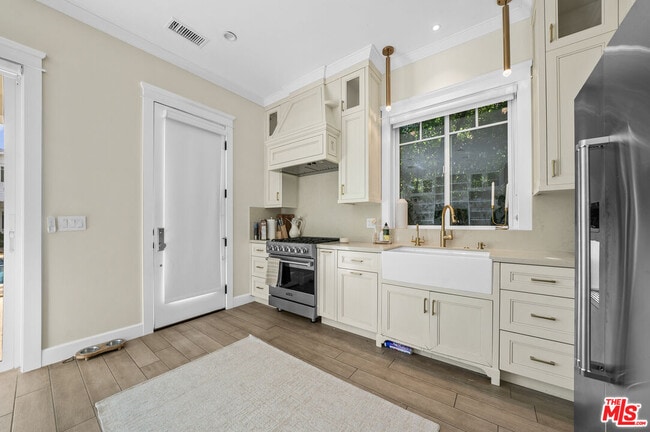 Building Photo - 12345 Huston St