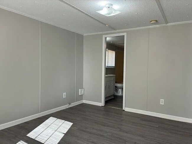 Building Photo - 2 Crosby Ln