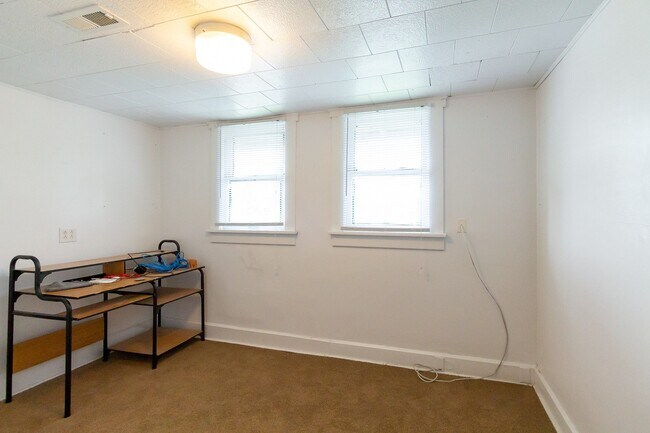 Building Photo - PRELEASING for AUGUST 2024! Close to Campus