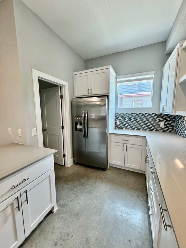 Building Photo - 6911 Meador Ave