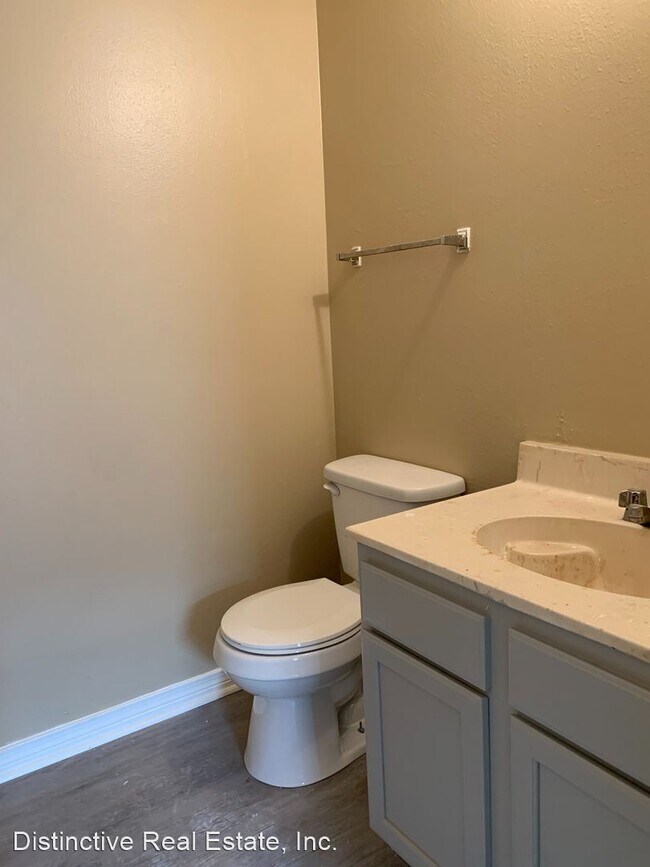Building Photo - 3 br, 1.5 bath House - 104 Parkway North
