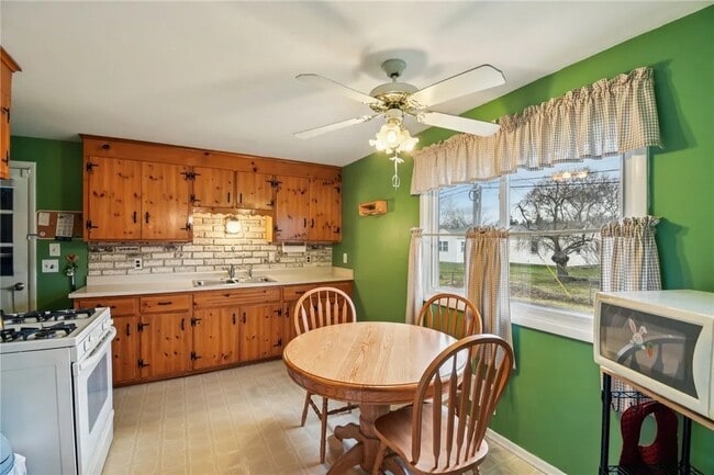 Building Photo - Single family house