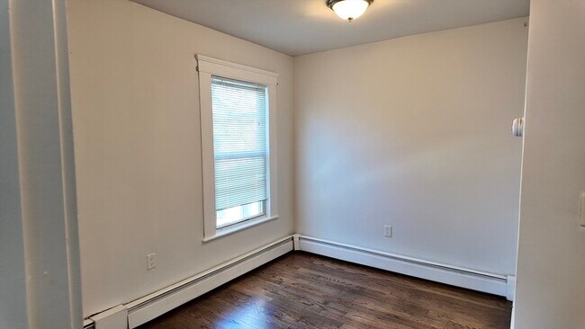 Building Photo - 294 Windsor St