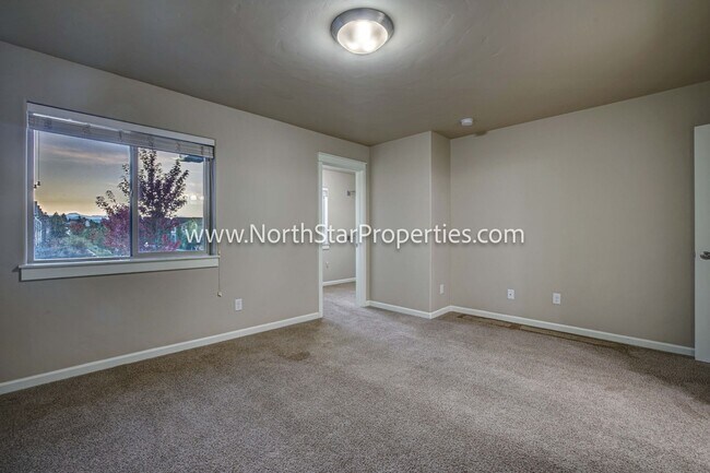 Building Photo - 20916 NE High Desert Ln
