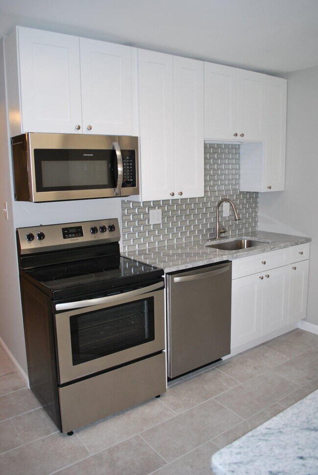 Building Photo - 9707 Kings Crown Ct