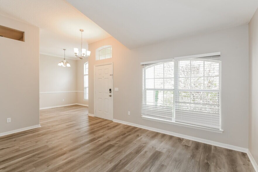 Building Photo - 10217 Dovehill Ln