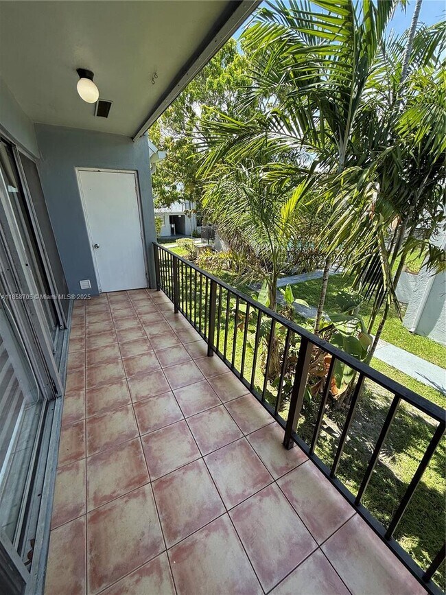 Building Photo - 9231 SW 87th Ave
