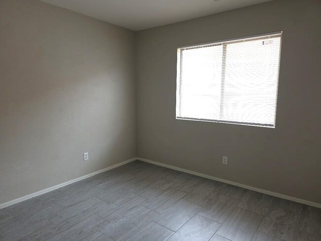 Building Photo - 9927 W Southgate Ave