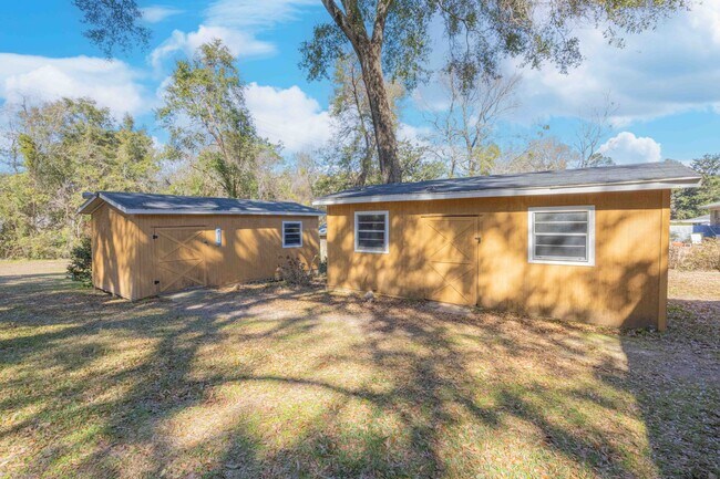 Building Photo - 202 Confederate Dr N