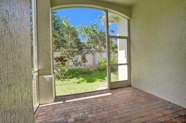 Building Photo - 606 W Circle Dr