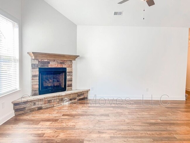 Building Photo - 116 Forest Ridge Way