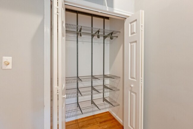 Building Photo - Great 3br 2.5 Bath Townhome in Rockville MD
