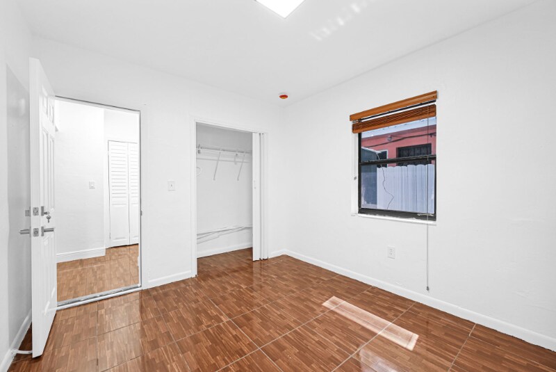 Building Photo - 6430 NE 1st Ct