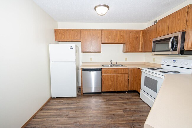 Interior Photo - 3004 Clearwater Ave