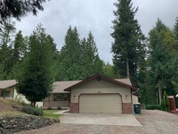 Building Photo - Spacious Open Layout 3 bedroom, 2 bath Rambler in Clearwood!