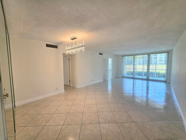 Building Photo - 3100 NE 48th Ct