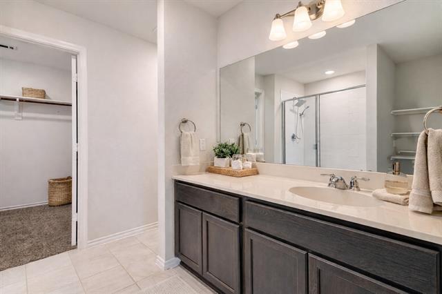 Building Photo - 914 Decker Dr