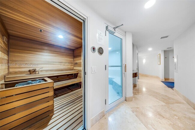 Building Photo - 17555 Collins Ave