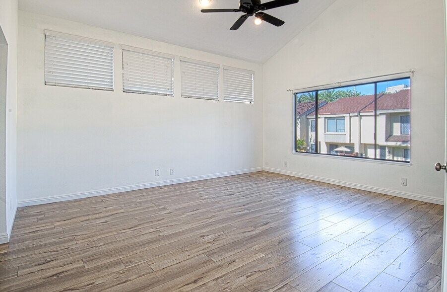 Building Photo - 2064 S June Pl