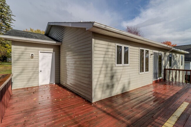 Building Photo - Bright, Beautiful, and Effortlessly Move-In Ready