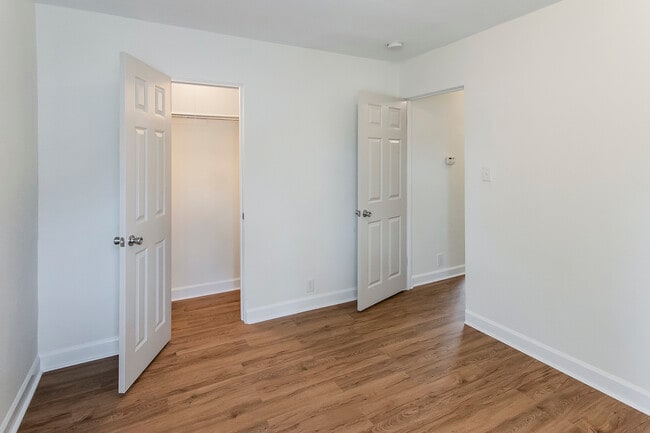 Building Photo - 130 S Park Rd