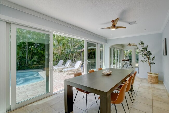 Building Photo - 2600 N Riverside Dr