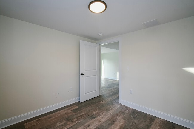 Building Photo - 42 Eastview Rd