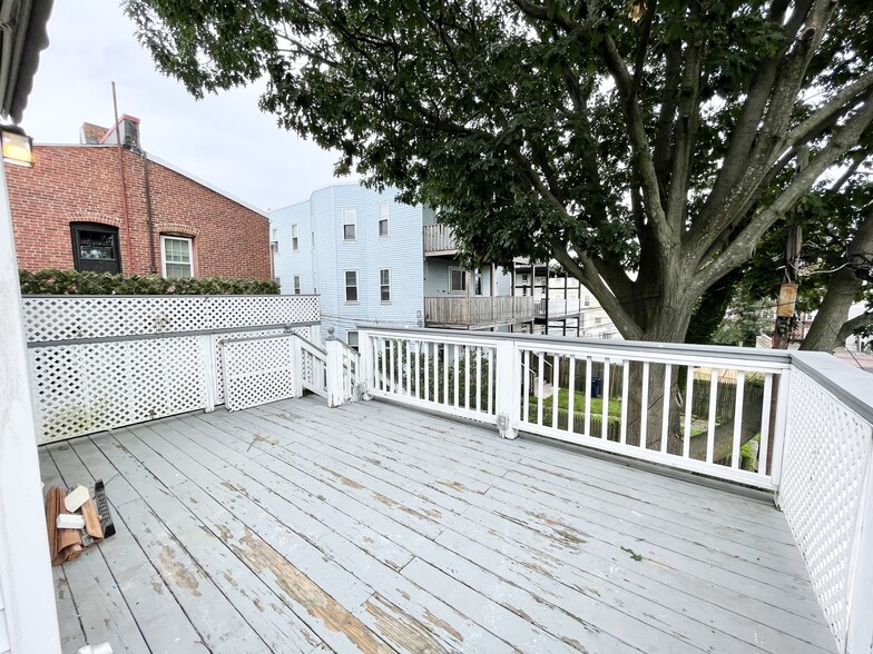 Building Photo - 127 P St