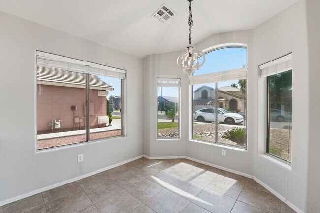 Building Photo - Welcome to this well-maintained 3-bedroom, 2-bath home in Gilbert, AZ!