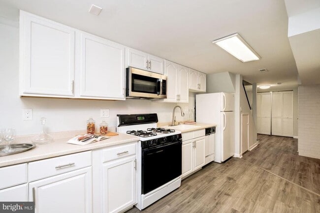 Building Photo - 1505 Harvard St NW