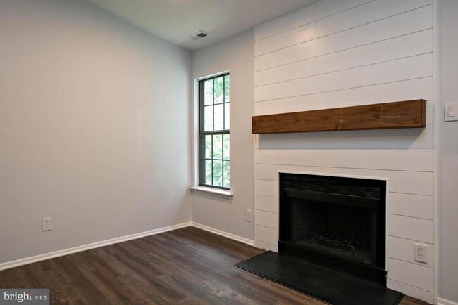 Building Photo - 428 Durham Ct