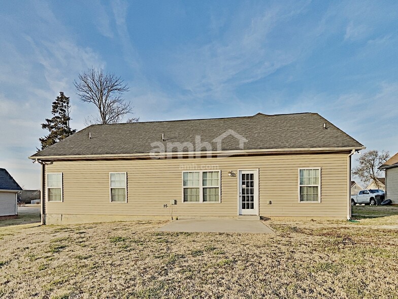 Building Photo - 3415 Cornerstone Dr