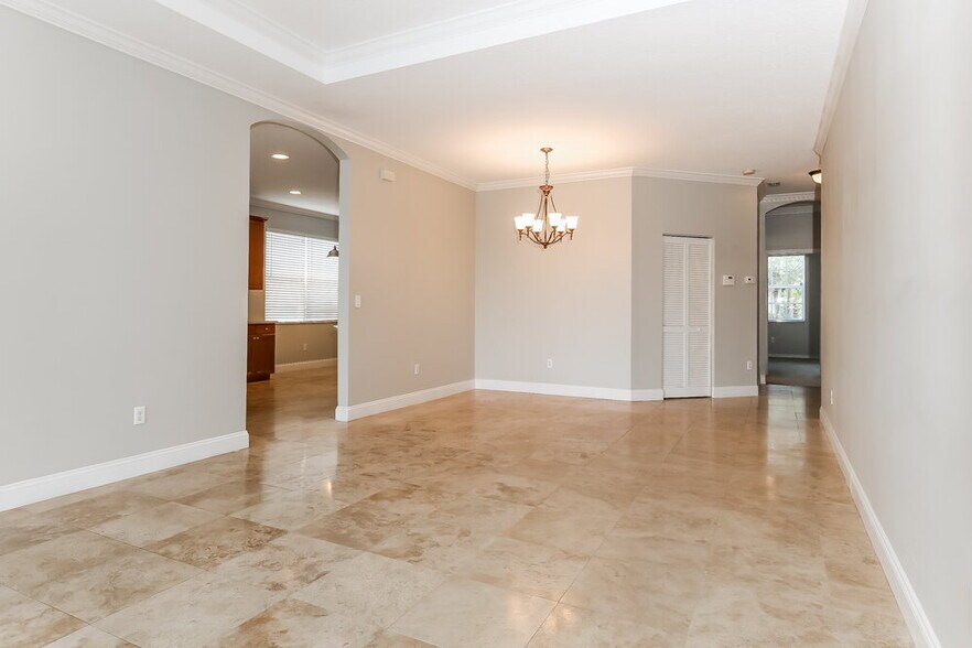 Building Photo - 141 Seminole Lakes Dr