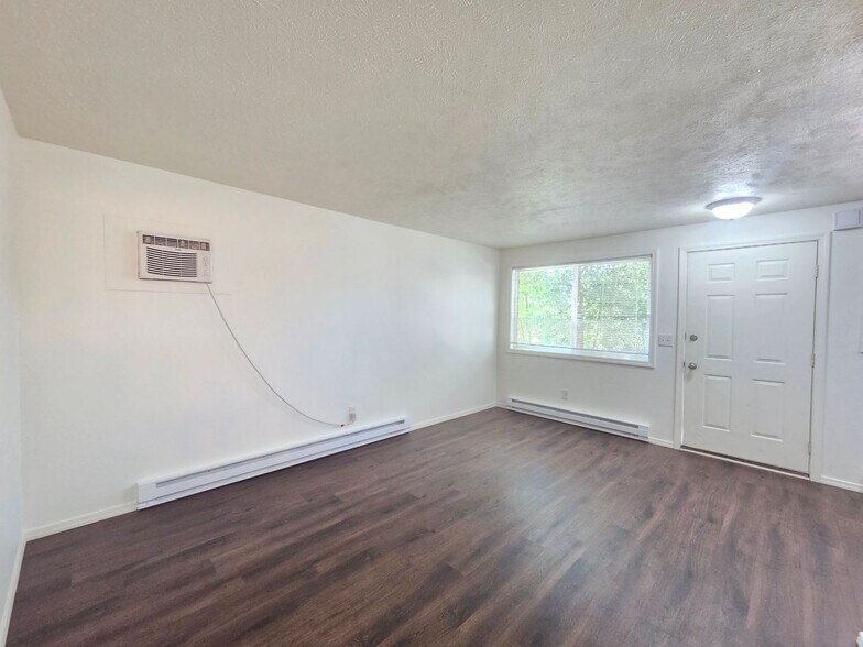 Building Photo - 39 E Westview Ave