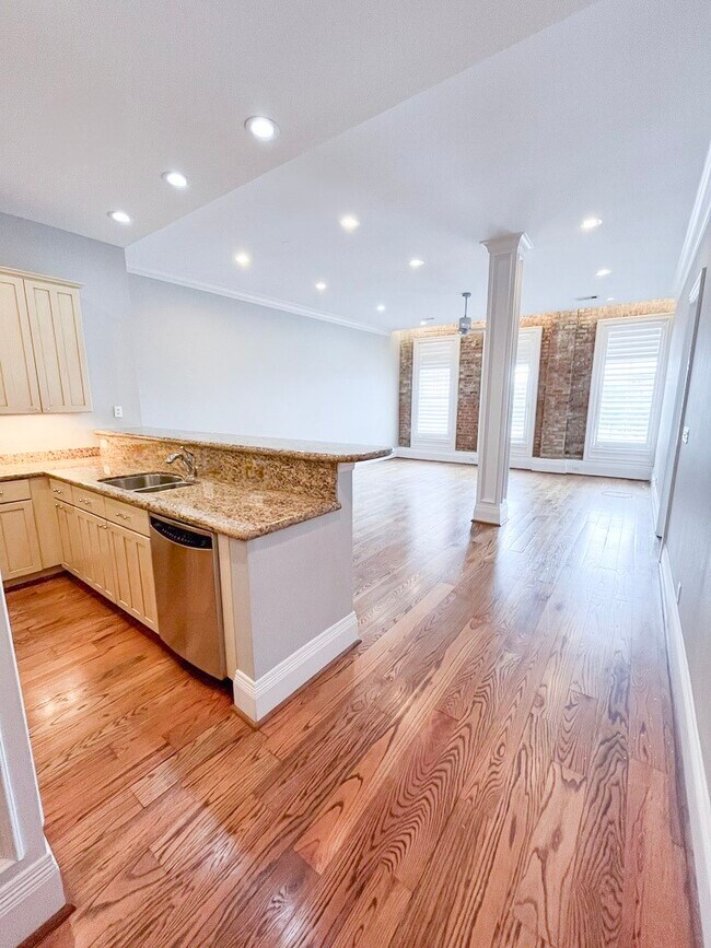 Building Photo - 2207 Postoffice St