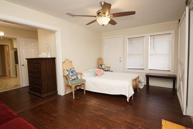 Building Photo - 37 Magnolia Ave SE