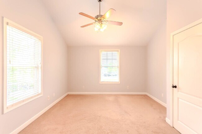 Building Photo - 3 bed, 2.5 bath brick home across from Ted Rhodes Golf Course