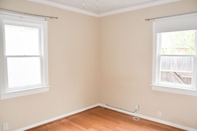 Building Photo - Palm (817-819)