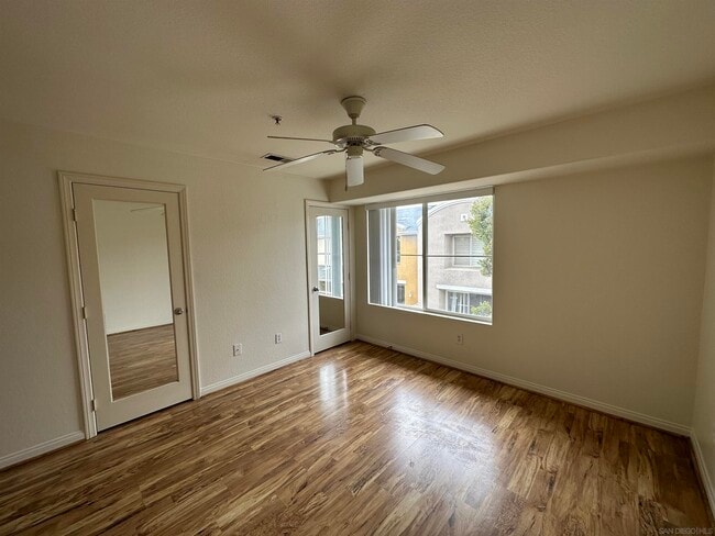 Building Photo - 8753 Plaza Park Ln