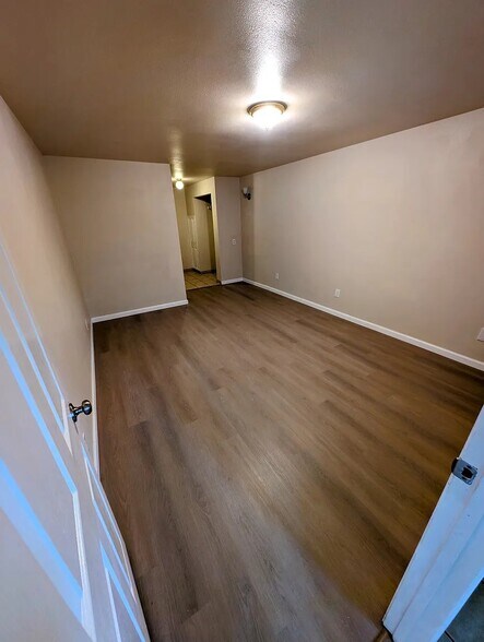 Building Photo - 10613 S Sheridan Ave