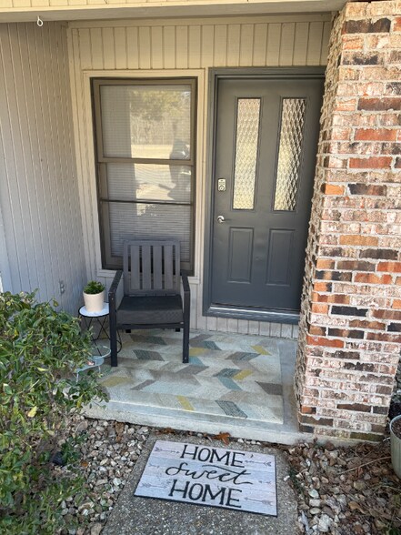 Building Photo - 11 August Ln