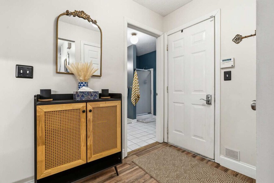 Building Photo - 185 Heights Ave