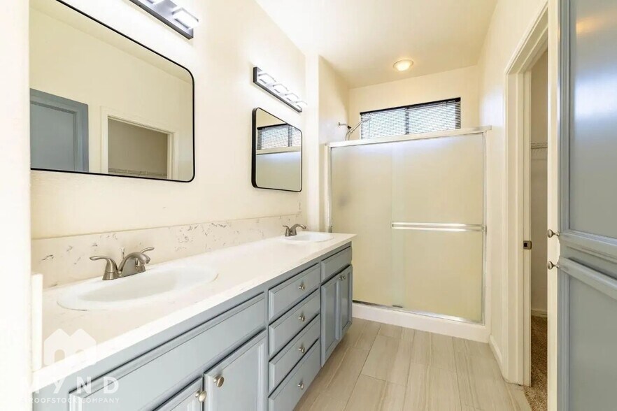 Building Photo - 5325 Dunlay Dr