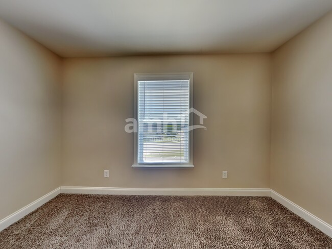 Building Photo - 180 Cotillion Crescent