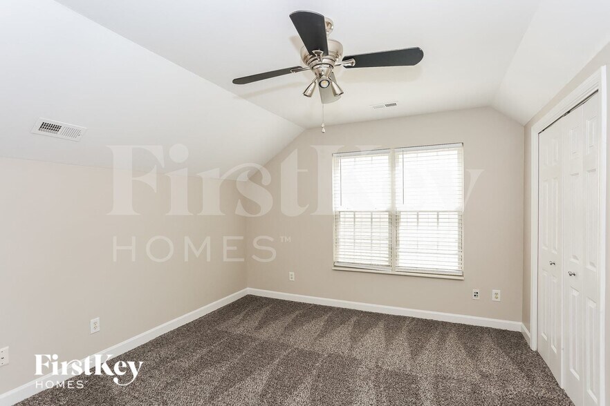 Building Photo - 8601 Glade Ct