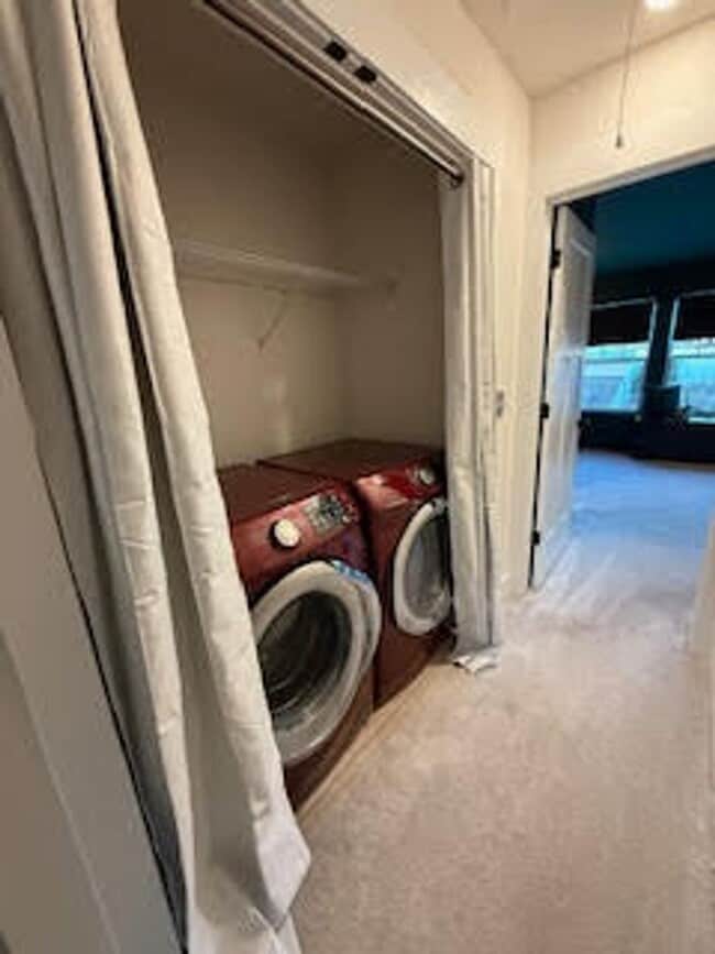 Building Photo - 3 Bed, 2.5 Bath Townhome Available in Greenville