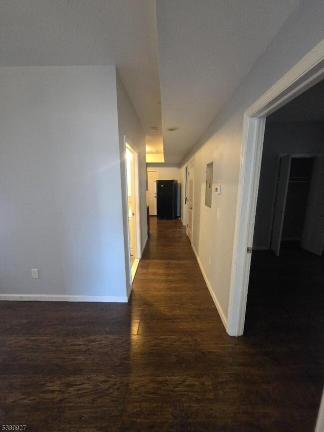 Building Photo - 251 Ellis Ave