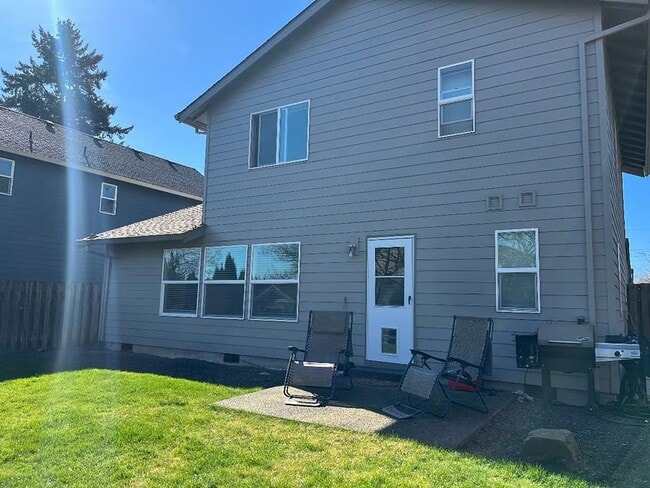 Building Photo - Furnished 3 Bedroom. 2.5 Bath Home in Dundee- Short Term Lease Options Available