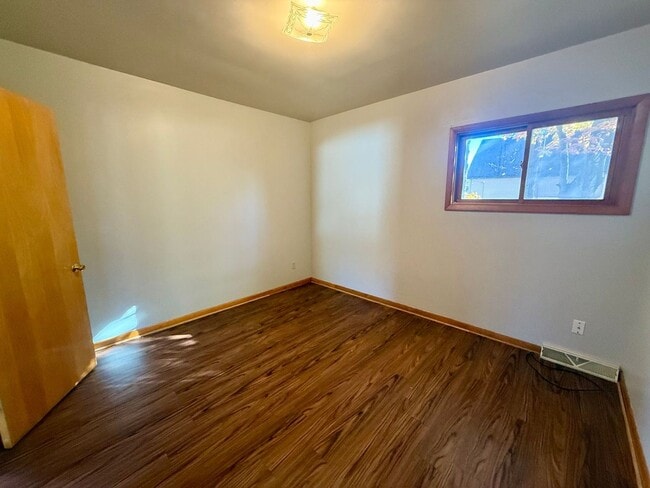 Building Photo - 3 Bed 1.5 Bath Single Family Home in Elcho