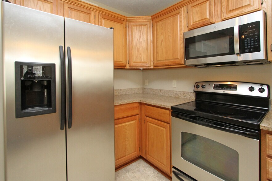 Building Photo - 6028 Glenbrook Ln